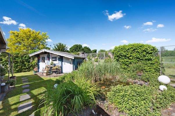 Garten mit Gartenhäuschen