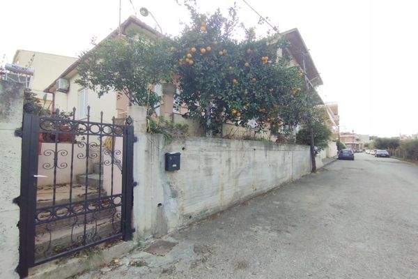 Kreta, Vamvakopoulo: Charmantes Haus in ruhiger Lage nahe der Stadt zu verkaufen