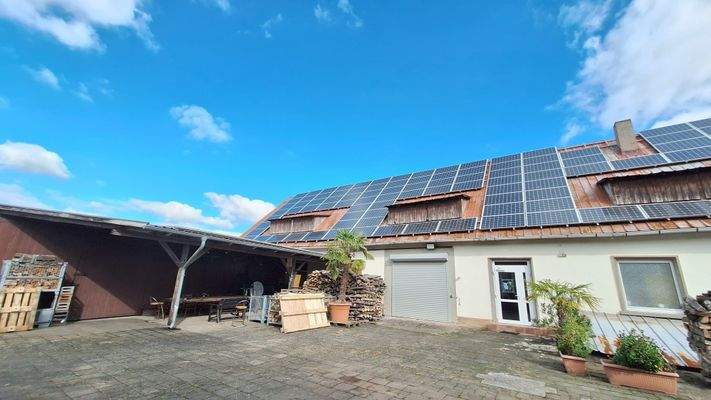 Haus Innenhof PV-Anlage