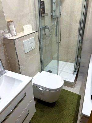 Dusch-Wannenbad links ³