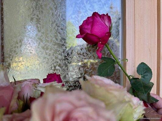 Geschliffenes Glas in der Hauseingangstür