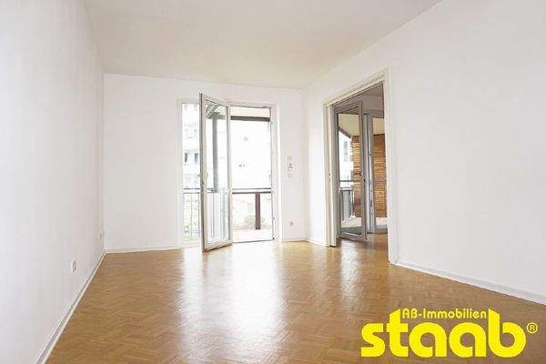 angrenzendes Arbeitszimmer o.ä.