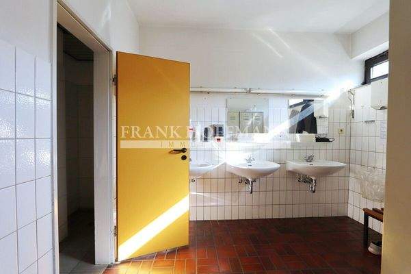 M0877 EG - Umkleide Herren 1.2