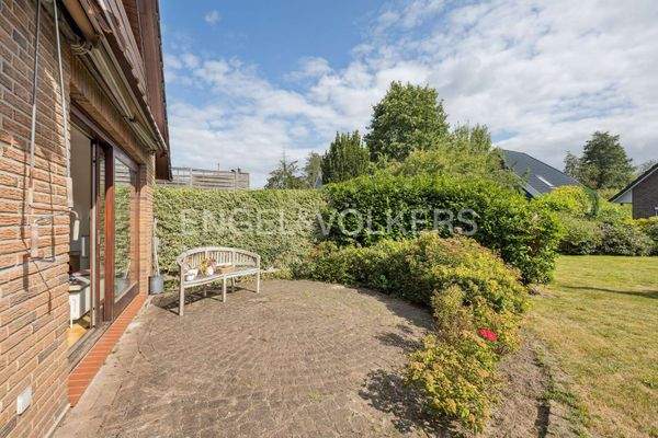 Einladende, geschützte & grüne Terrasse