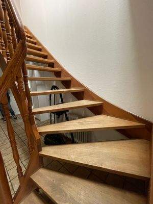 Holztreppe ins OG