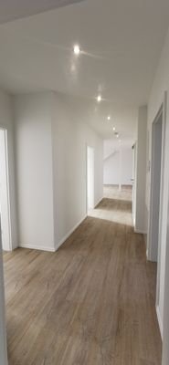 Flur - Richtung Wohnzimmer.jpg