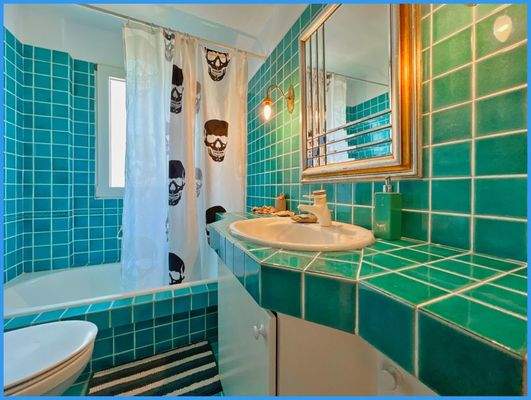 a81e916b126e4f95bf5e168e4fb0d9dd-original