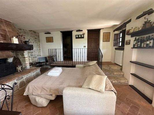 Wohnzimmer mit Doppelbett