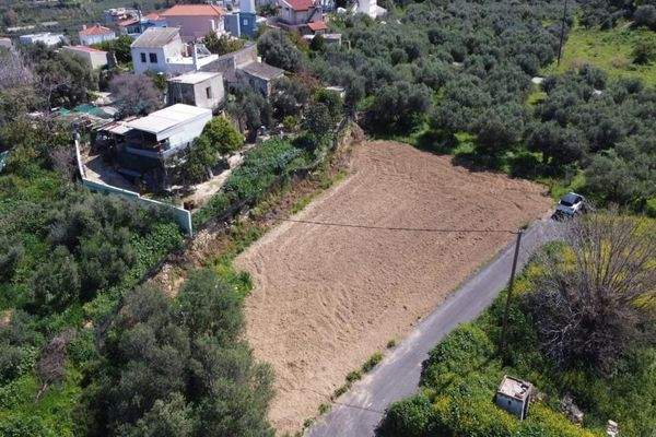 Kreta, Tavronitis: Grundstück mit hoher Bebaubarkeit in Meeresnähe zu verkaufen