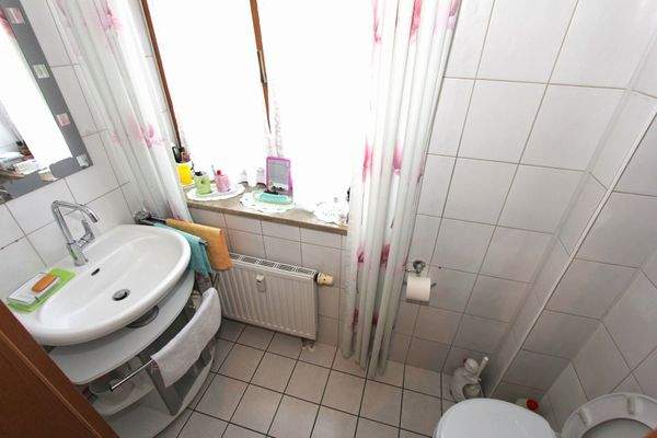 ... WC mit Fenster...
