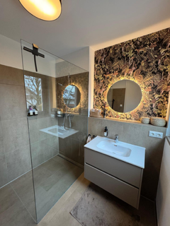 Bad mit Riesendusche.png