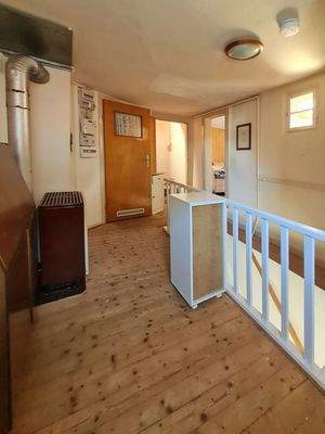 Flur + Innentreppe OG