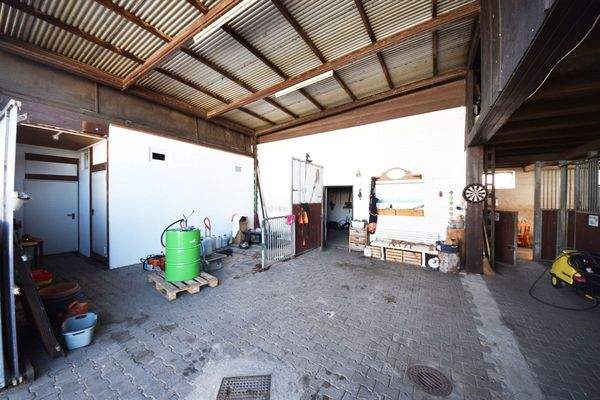 Überdachte Fläche Stallgebäude