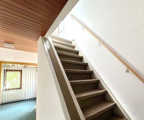 Hauptgebäude Wohnung Aufgang DG