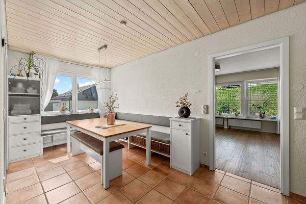 Lichtdurchflutetes Esszimmer