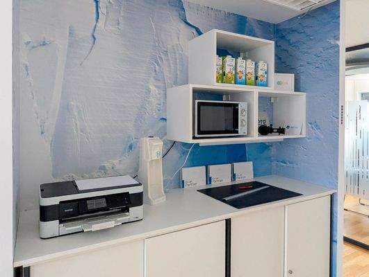 Stauraum, Drucker, Schneidplatz, Mikrowelle