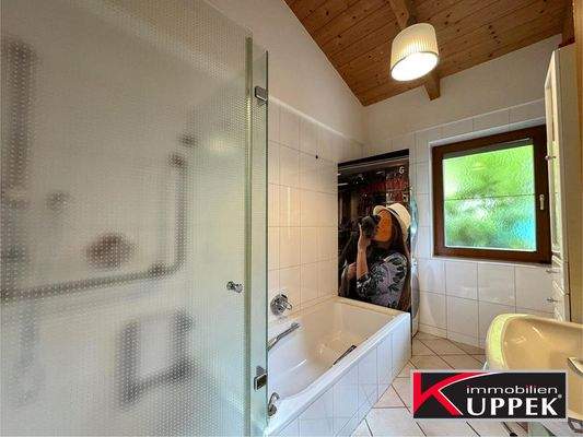 Bad mit Wanne - Dusche