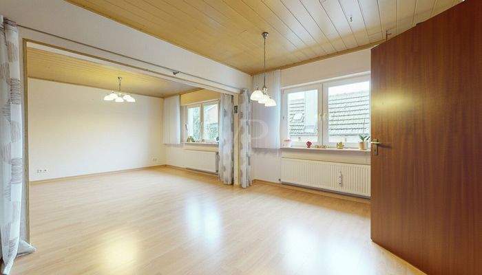 Essbereich - KI-generierte, leergeräumte Darstellung