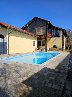 Privater Garten mit Pool