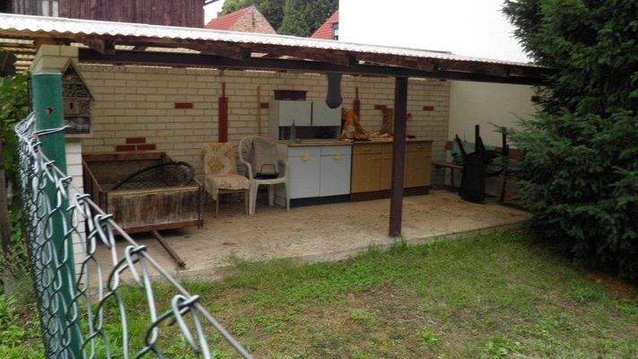 Unterstand am Gartenrand, rückseitiger Anbau am NG