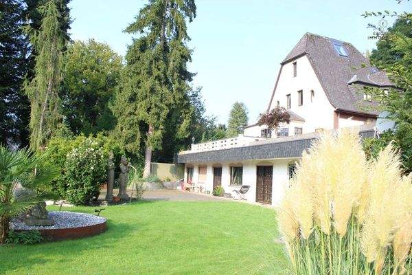 Historischer Bahnhof zu verkaufen. Arbeiten und Wohnen in der Natur