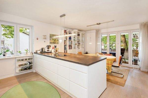 Küche mit Essbereich