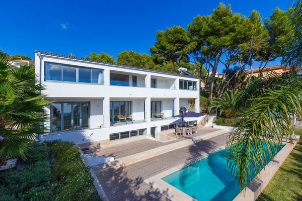 Moderne Villa mit Pool und Meerblick in Costa d'en Blanes