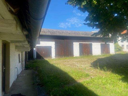 Außenansicht Garagen