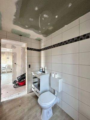 Bad mit Blick zum Flur