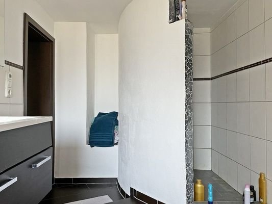 Badezimmer der kleinen Wohnung (2).jpg