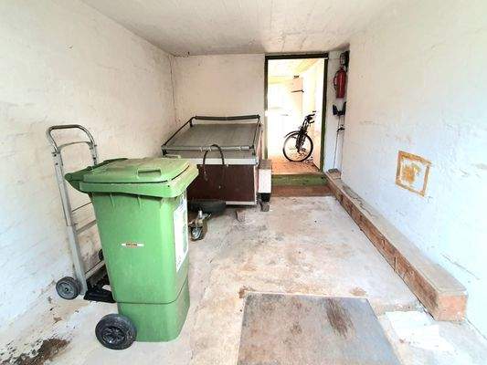 Abstellfläche Hinterhaus 2