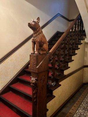 VH_Treppenhaus_Geländer-Figur