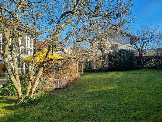 Großer Gartenbereich