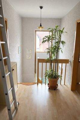 Blick Flur DG in Richtung Treppe.jpg