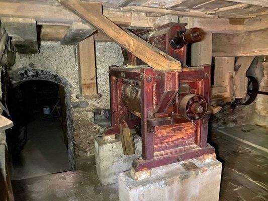 30 Alte Mühlen und Antriebstechnik im Kellergescho