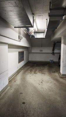 Einzelparker in der Garage