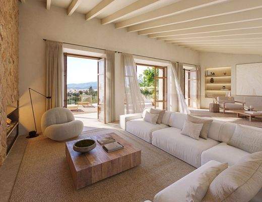 Wohnzimmer im ersten Stock mit Kamin und TV-Bereich