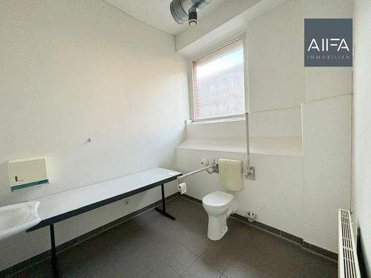 WC für Rollstuhlfahrer