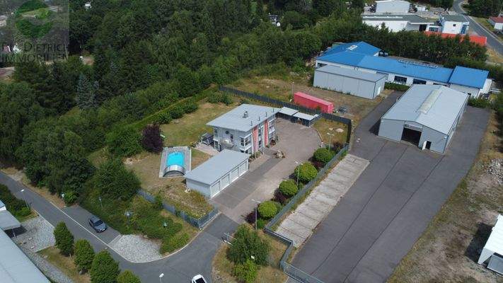 Von oben_Wohn - und Verwaltungskomplex + Lagerkomp