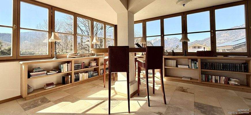 Der Wintergarten mit herrlichem Bergblick