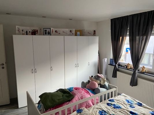 großer Schlafzimmerschrank möglich