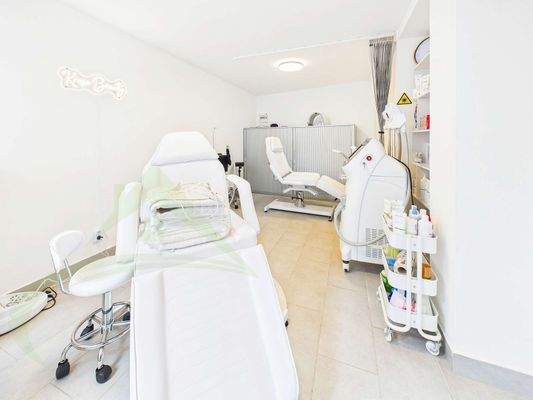 Gewerbeeinheit Rechts