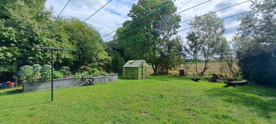 Hochbeet und Gewächshaus