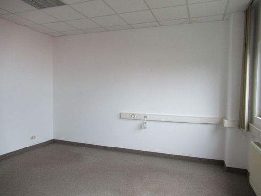 Büro Bild 3.JPG