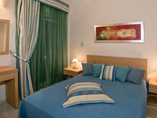 Kreta, Roussospiti: Einzigartige Villa mit separatem Apartment auf großem Grundstück mit Pool zu verkaufen