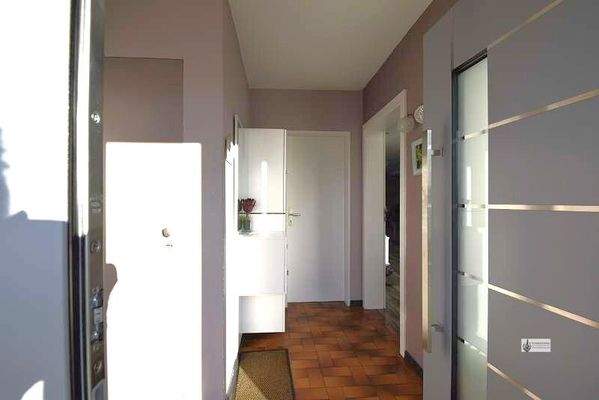 4 Blick in den Hausflur