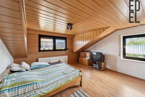 Schlafzimmer DG Zweifamilienhaus