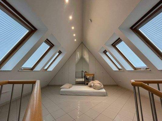 Schlafzimmer im Obergeschoss.JPG