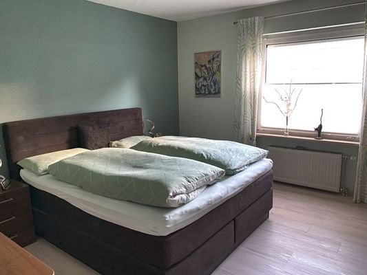 13 Schlafzimmer EG.jpg