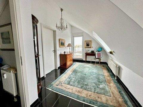 Helles Arbeitszimmer Dachgeschoss